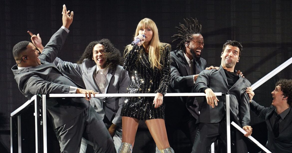 Taylor Swift Is Absolutely ‘Bejeweled’ in Her ‘Eras Tour’ Concert ...