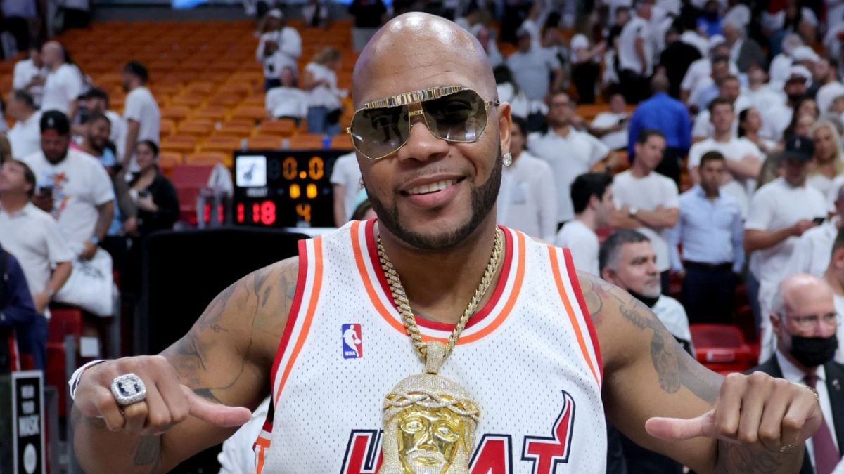 Flo Rida Goes Viral For Performing With Crowd-Surfing Baby | Urban News Now