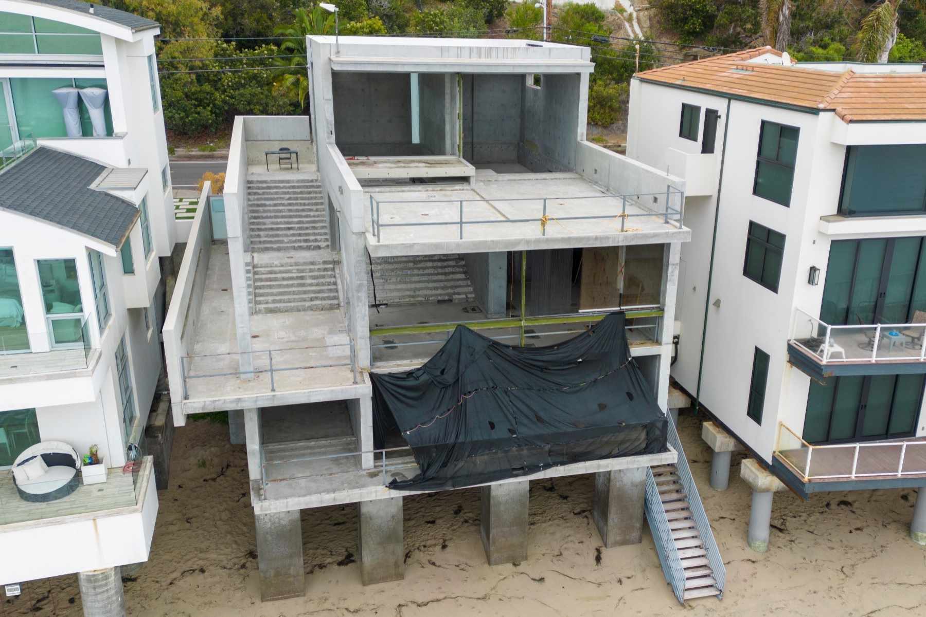 A Timeline of Kanye West's $57m Rotting Malibu House | Urban News Now