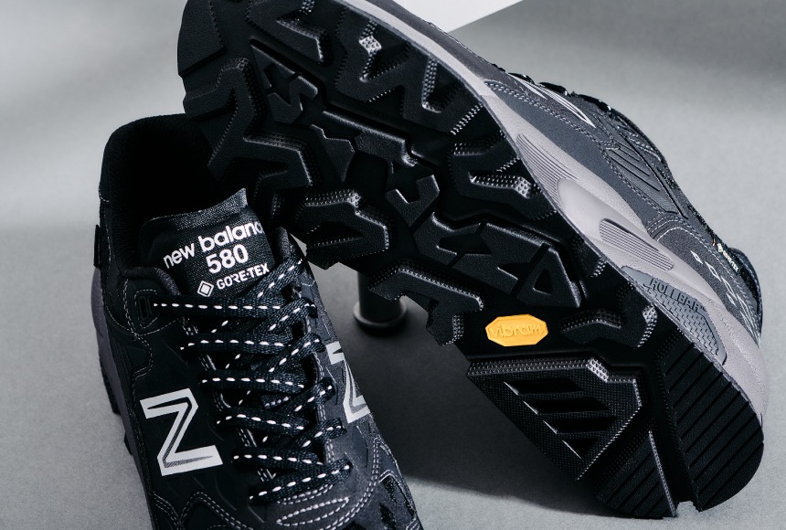 Detailed photographs of GORE-TEX New Balance 580 sneakers designed by Mita Sneakers, MASTERPIECE SOUND & Hombre Niño