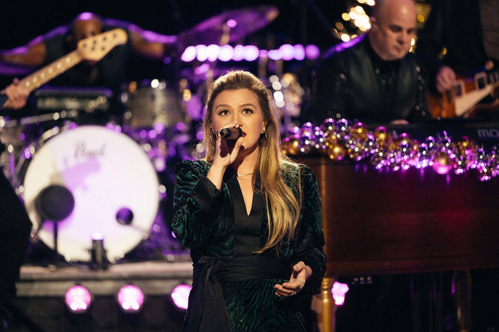 Kelly Clarkson Is Having a Very Cher Christmas With ‘DJ Play a ...