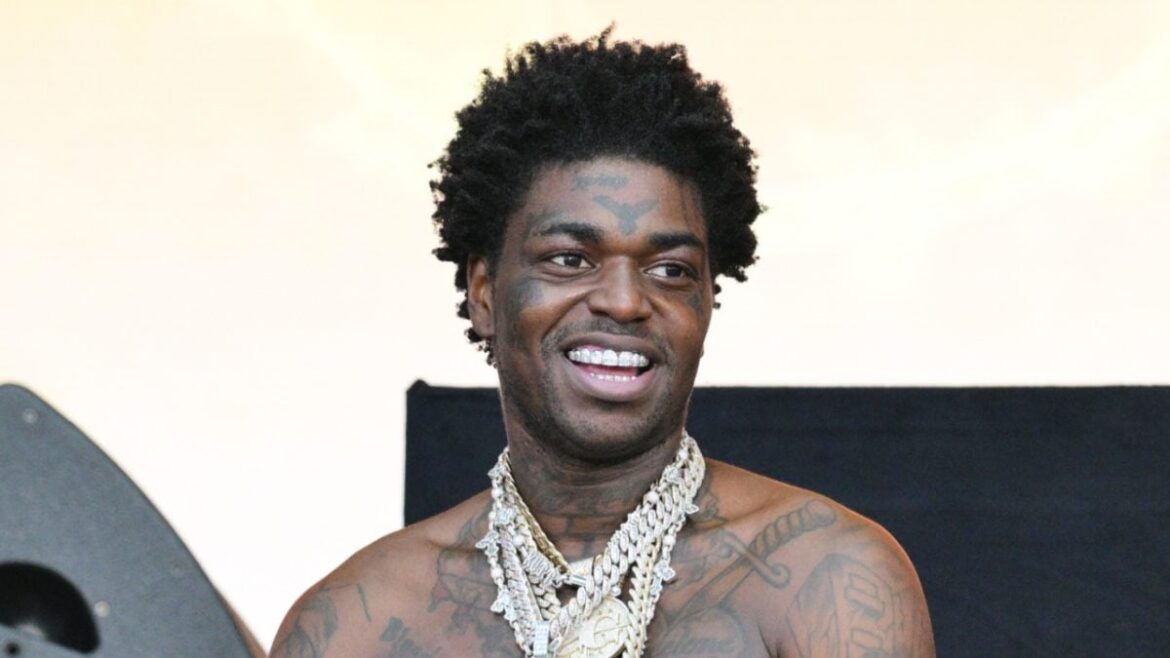 kodak-black-shares-adorable-moment-with-newborn-son-after-delivering ...